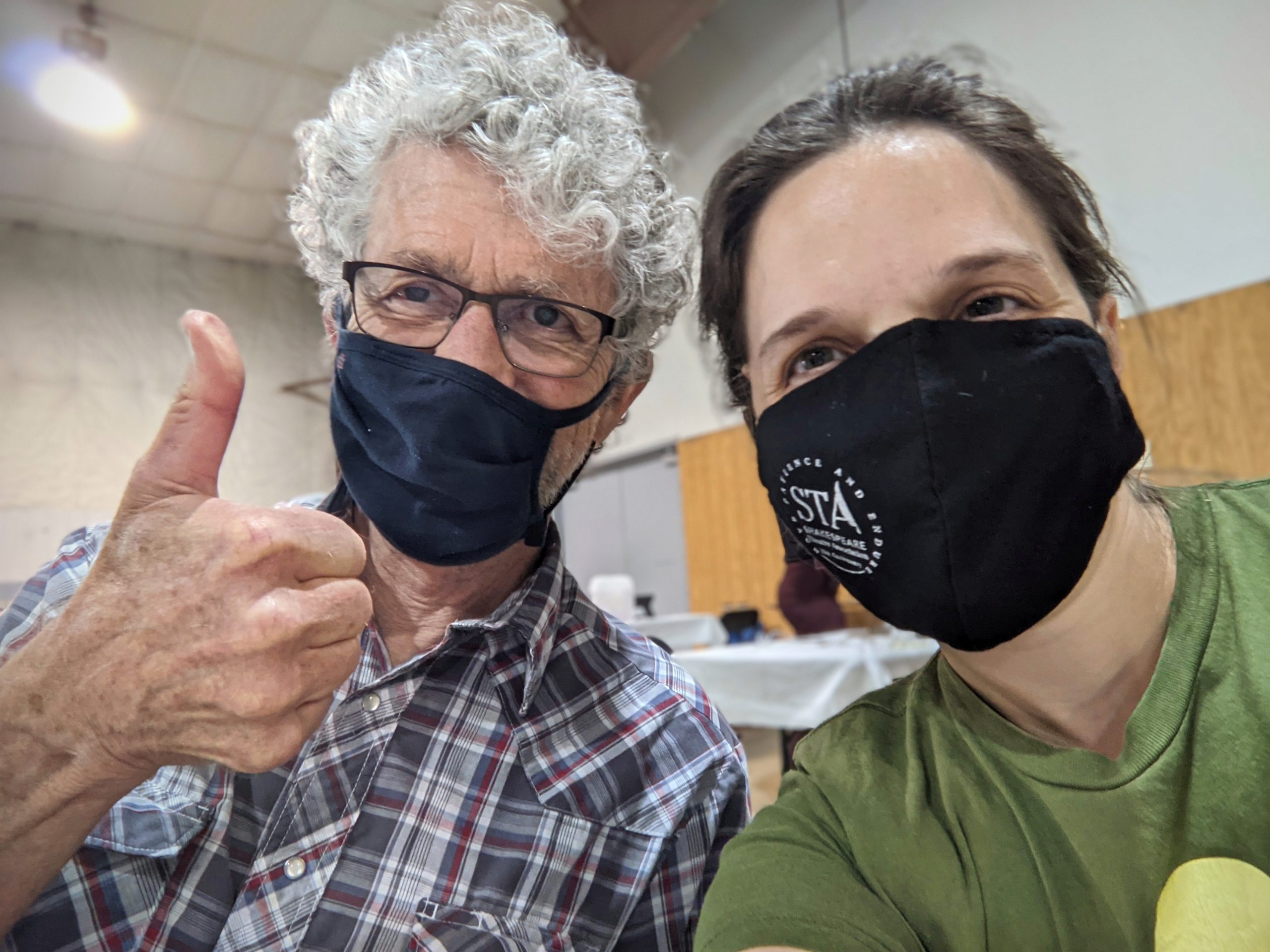 Aili and Hadley wearing masks. Hadley is giving a thumbs up!