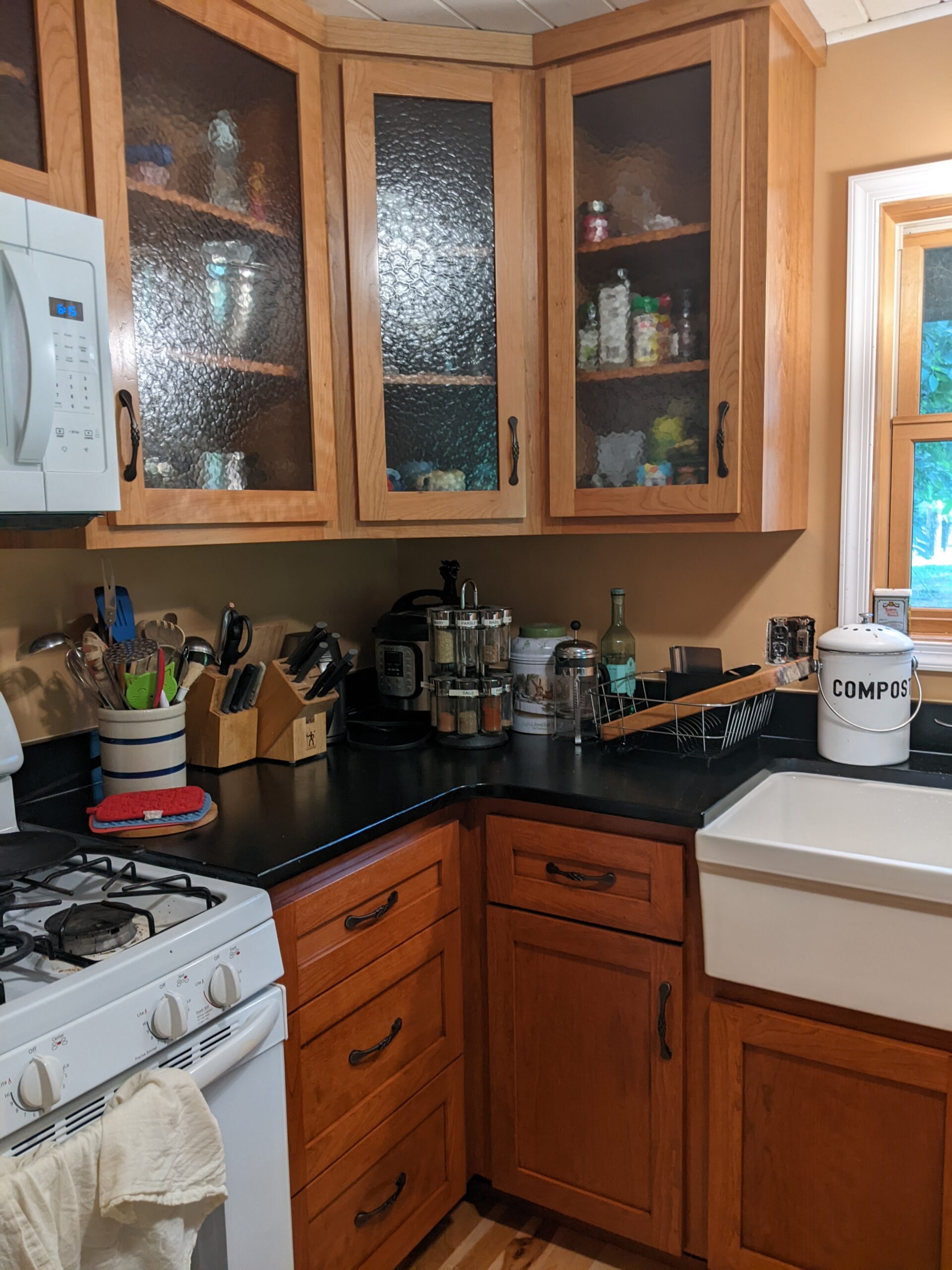 Corner, showing different cupboard colors.